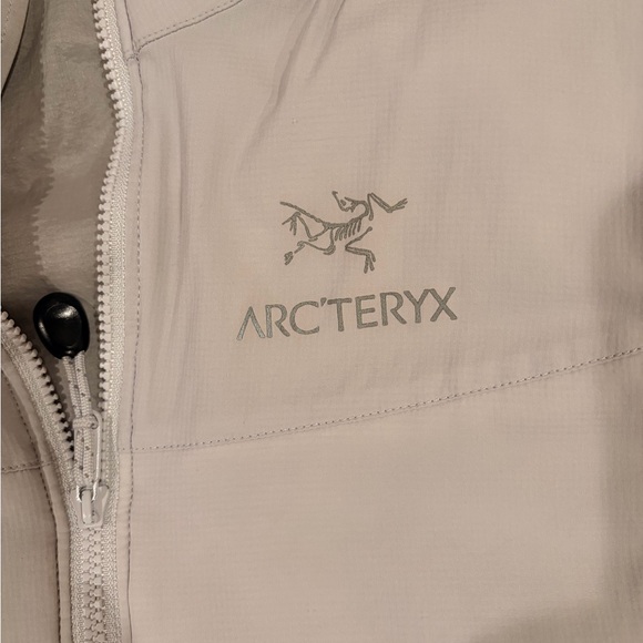 Arc'teryx Women's Light Gray Ski Jacket - Picture 3 of 10